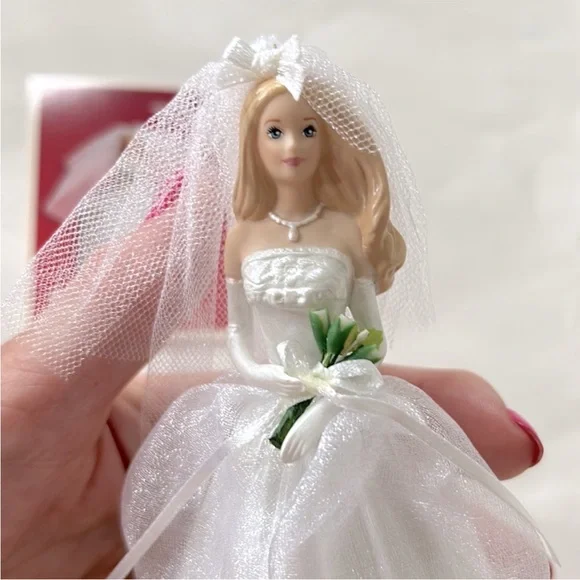 Hallmark Keepsake Ornament Barbie Blushing Bride - Picture 4 of 7
